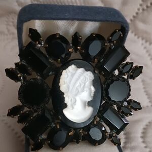 Vtg Iridescent Glass Cameo Stunning Handmade Brooch